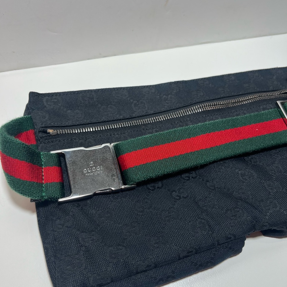 Authentic Gucci black belt bag with green and red belt and chrome hardware - Picture 5 of 14